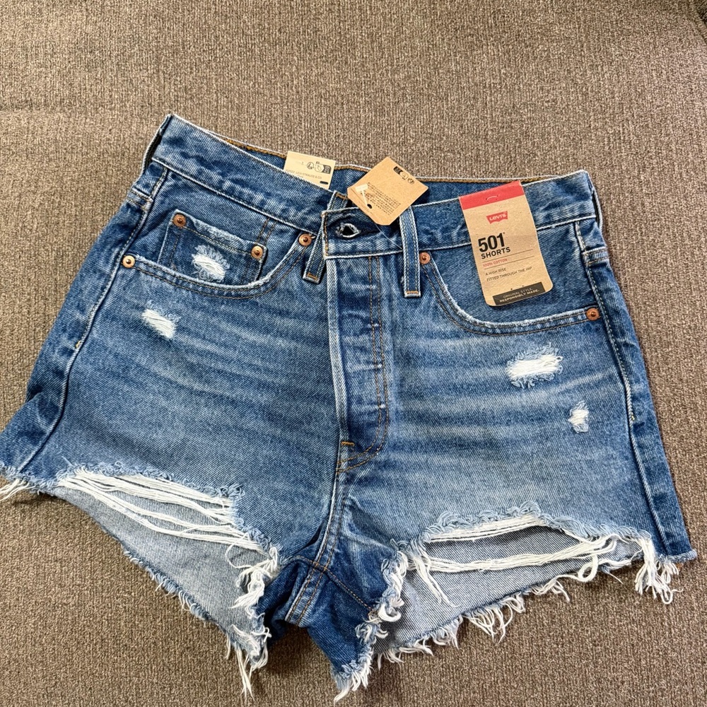 NWT Levi’s 501 High Rise Distressed Denim Shorts